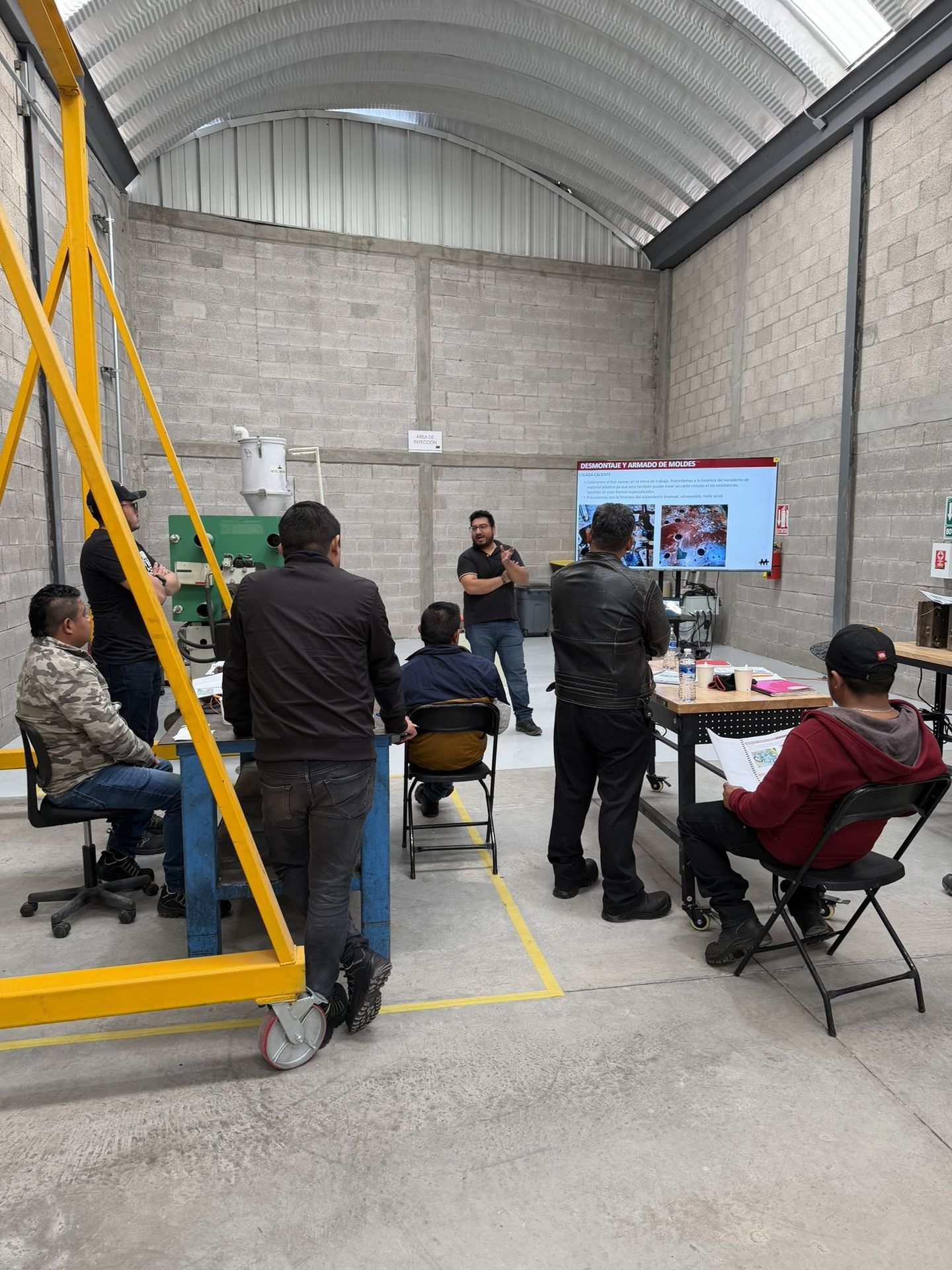 Sobre nosotros | The Molding Guy
